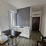 Essential House In Centro Con Parcheggio Privato E Wifi Potenza